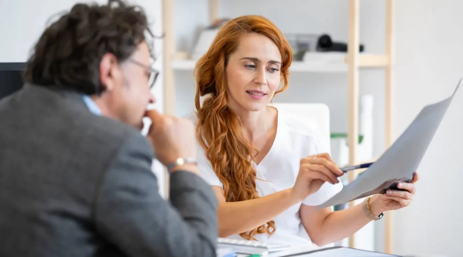 portrait-of-a-doctor-in-an-office-with-a-patient_waifu2x_photo_noise1_scale
